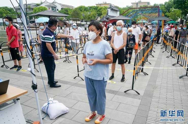 扬州核酸检测点一公职人员致几十人被感染,当地采取了什么防疫举措?_百度...