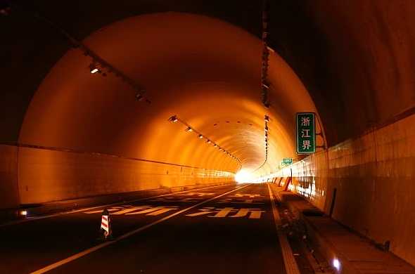 蟠龙山隧道在哪个高速上