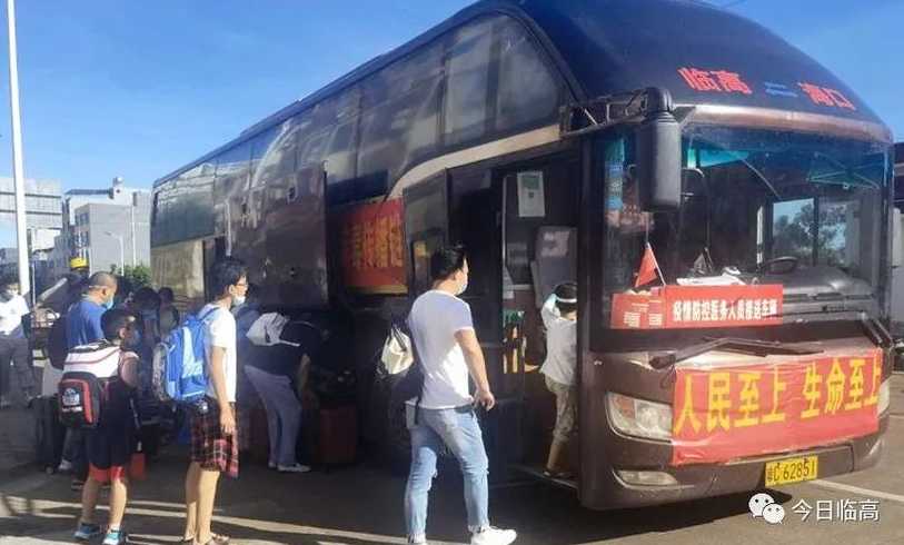 万名游客滞留张家界,当地组织大巴运送旅客回家,旅游业造成了多大的损失...